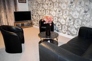 House, 3 Bedrooms | Living room