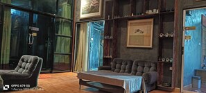 Lobby sitting area - Changroj Resort (Kaeng Khoi)