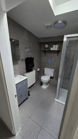 Ferienhaus, 2 Schlafzimmer, Raucher | Badezimmer