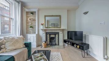 Een smart-tv en een kantoor