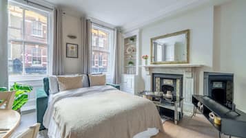 1 chambre, bureau, fer et planche Ă repasser, lit parapluie