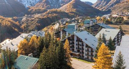 Flat near ski slopes + balcony view of the Alps