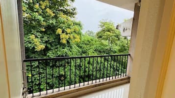 Luxury Apartment, Garden View | Balcony view