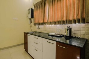 Luxury Apartment, Garden View | Private kitchen