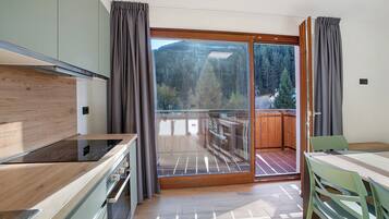 KĂŒhlschrank, Mikrowelle, Ofen, Herdplatte