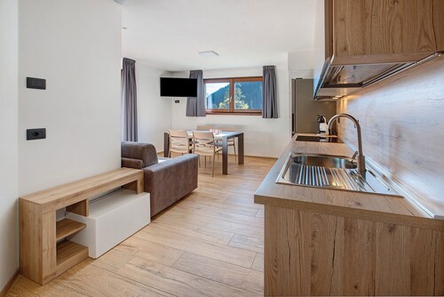 Apartment '4' with Mountain View, Shared Garden and Wi-Fi