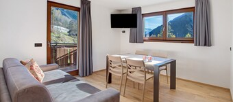 Apartment '4' with Mountain View, Shared Garden and Wi-Fi