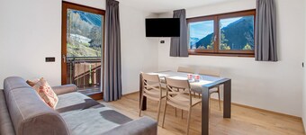 Apartment '4' with Mountain View, Shared Garden and Wi-Fi