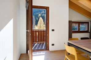 Dining - Apartment '5' with Mountain View, Shared Garden and Wi-Fi (Valdidentro)