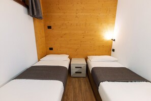 2 室のベッドルーム、WiFi、ベッドシーツ