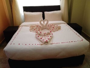 واي فاي مجانًا وملاءات أسرّة