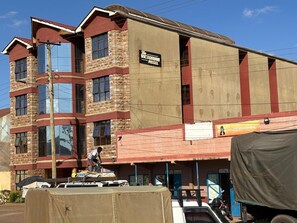 المنشأة من الخارج