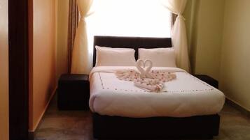 Kahden hengen deluxe-huone, kaupunkinäköala | Ilmainen Wi-Fi, vuodevaatteet