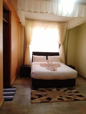 Kahden hengen deluxe-huone, kaupunkinäköala | Ilmainen Wi-Fi, vuodevaatteet