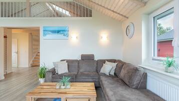 Fernseher, Kamin, Stereoanlage