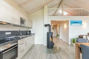 Unclassified image, 2 of 30, button