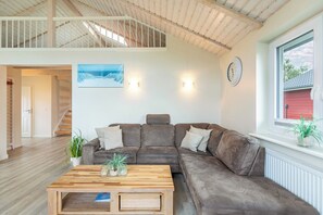 TV, fireplace, stereo