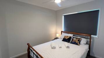 4 bedrooms, desk, iron/ironing board, WiFi