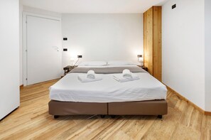 2 bedrooms, WiFi, bed sheets