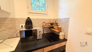 Micro-ondes, four, plaque de cuisson