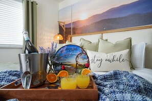 6 soverom, skrivebord, reiseseng for barn og wi-fi (inkludert)