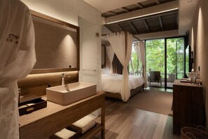 Romantic Double Room | Desk, laptop workspace, blackout drapes, soundproofing