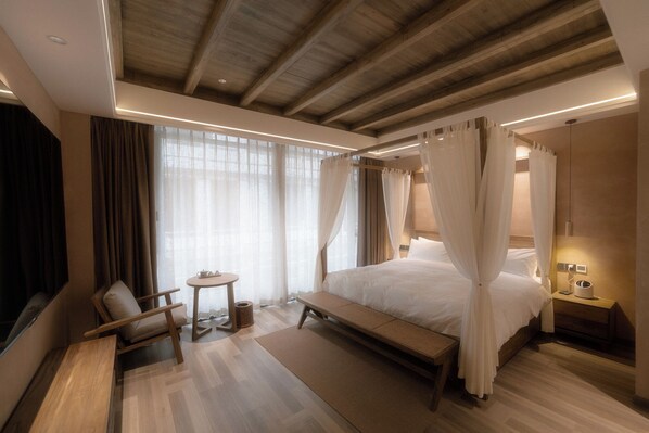 Habitación doble Prestigio | Escritorio, espacio para trabajar con laptop y cortinas blackout 