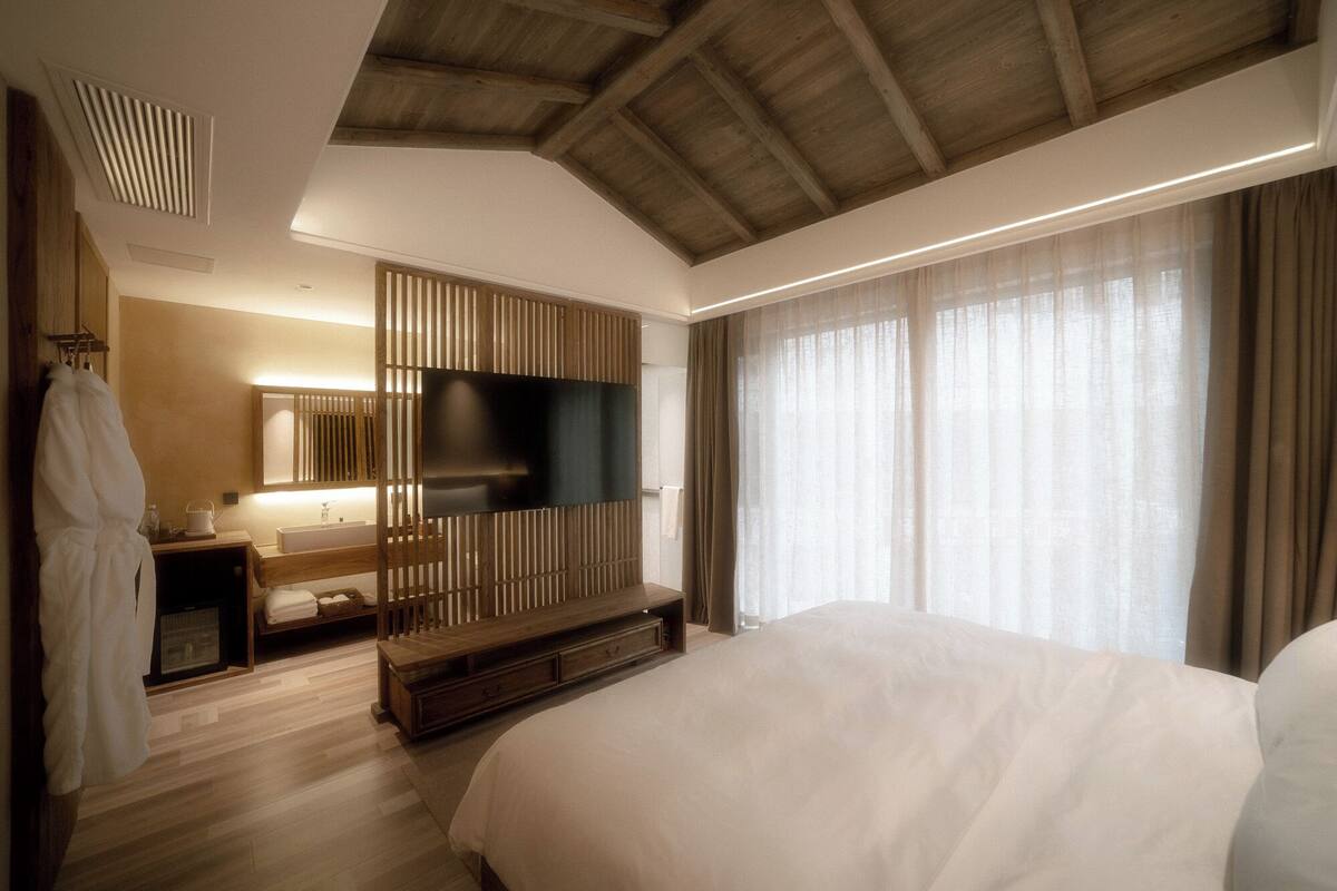 Standard dubbelrum | Skrivbord, arbetsyta för laptop, mörkläggningsgardiner och ljudisolering