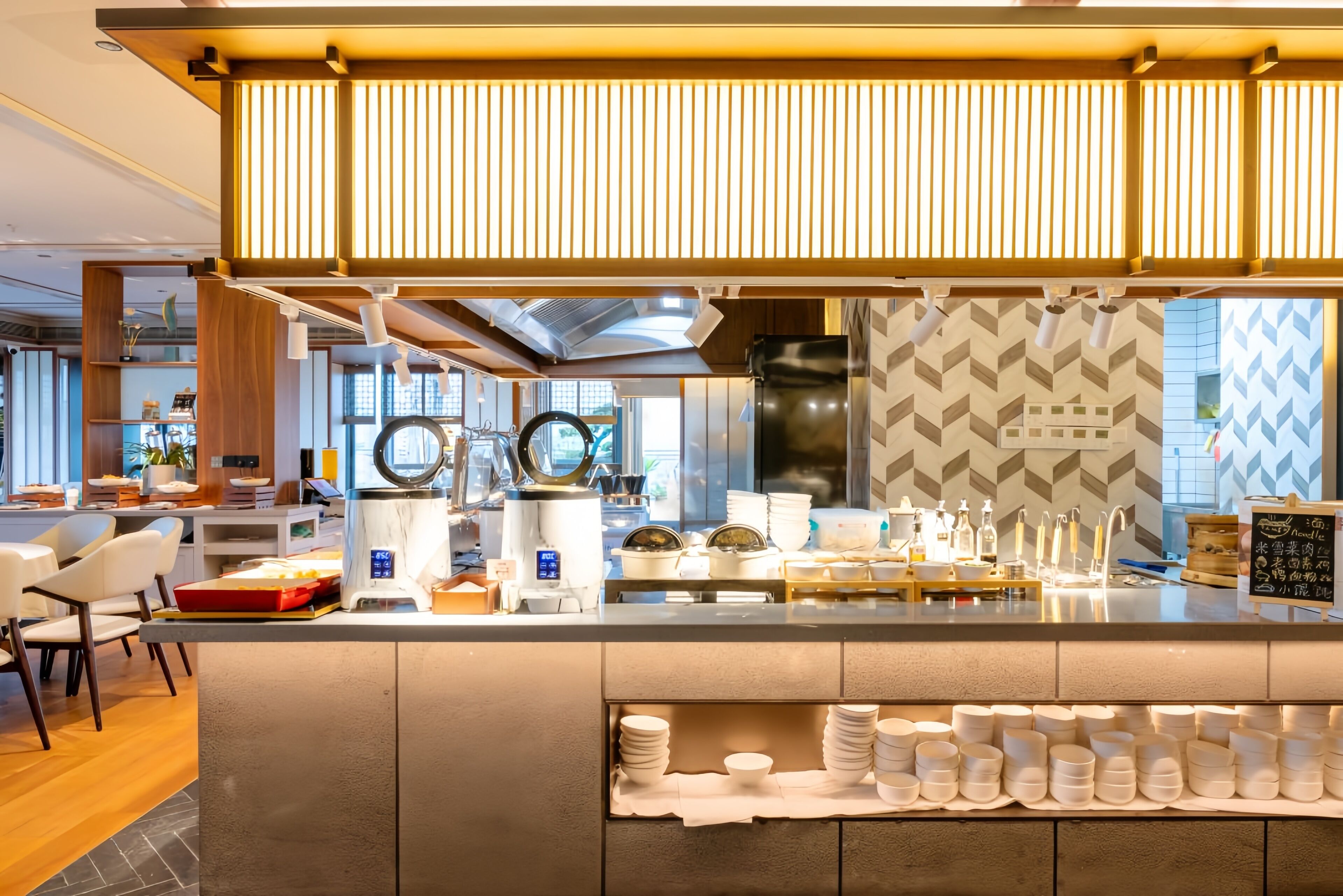 每日供應自助早餐 (每人 CNY99)