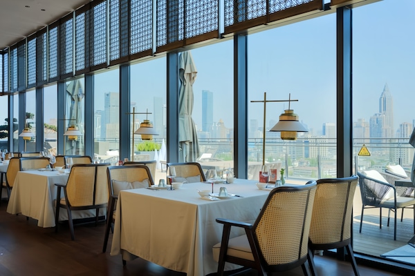 Daily buffet breakfast (CNY 99 per person)