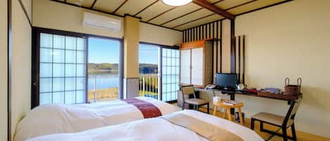 In-room safe, blackout curtains, free WiFi, bed sheets