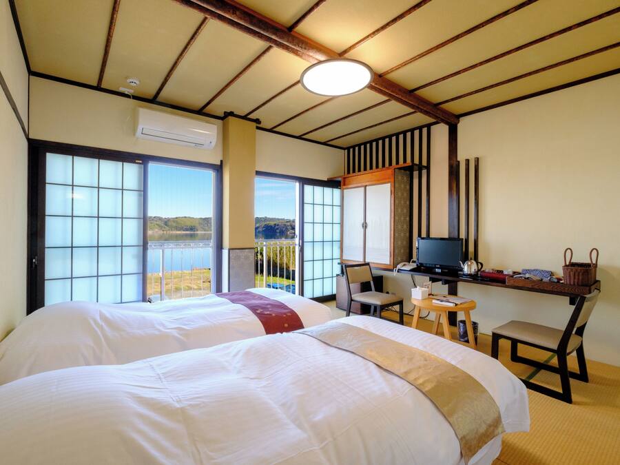 Cofres nos quartos, cortinas blackout, Wi-Fi de cortesia, roupa de cama