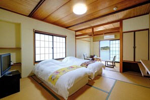 Standard Twin Room, Partial Lake View | In-room safe, blackout drapes, free WiFi - Rokumeikan (Yurihama)