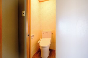 In-room safe, blackout curtains, free WiFi, bed sheets - Rokumeikan (Yurihama)