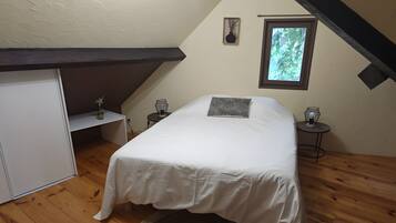 4 slaapkamers, een strijkplank/strijkijzer, wifi, beddengoed