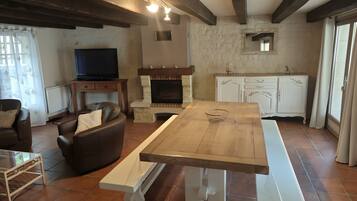 Televisie en een open haard