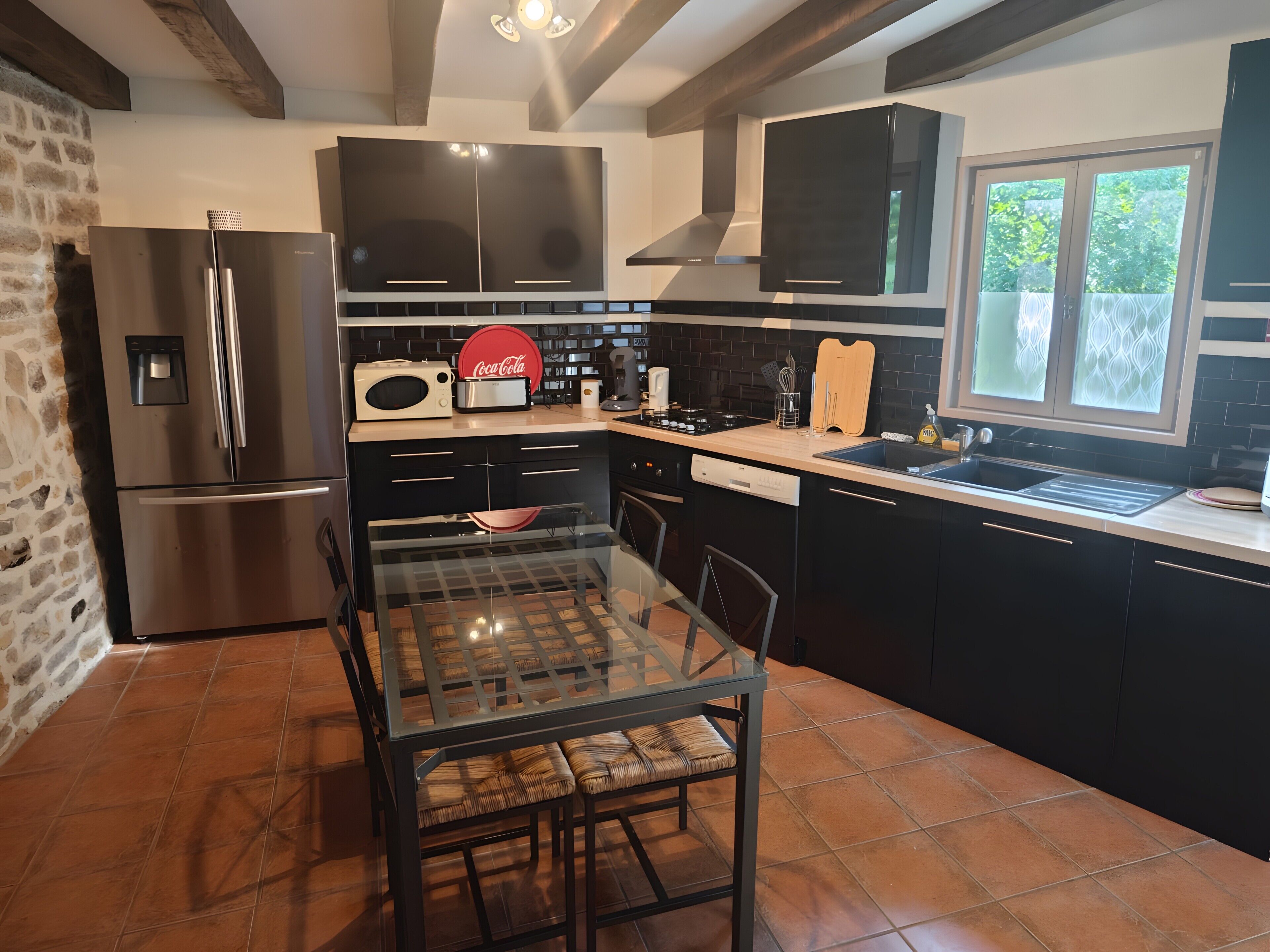 Køleskab, mikrobølgeovn, ovn, kogeplade