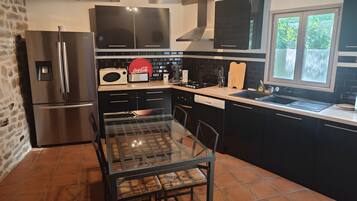 Køleskab, mikrobølgeovn, ovn, kogeplade