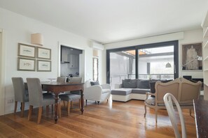 Living area - Delightful Family Flat with Terrace (Milan)