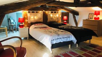 2 habitaciones, caja de seguridad en la habitación y escritorio