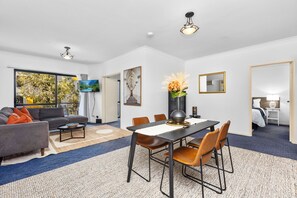 2 bedrooms - Oversized East Perth 2BR Pool Gym Parking (Perth)