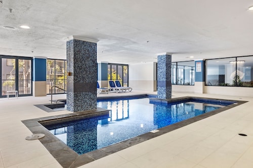 Oversized East Perth 2BR Pool Gym Parking