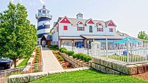 Exterior - A Charming Lakeside Escape with Endless Family Fun- Branson Family Fun-3 Bd. (Branson)