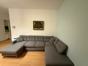 Basic Apartment | Living room