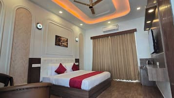 Luxury Double or Twin Room, Balcony, Garden View | Desk, laptop workspace, iron/ironing board, free WiFi