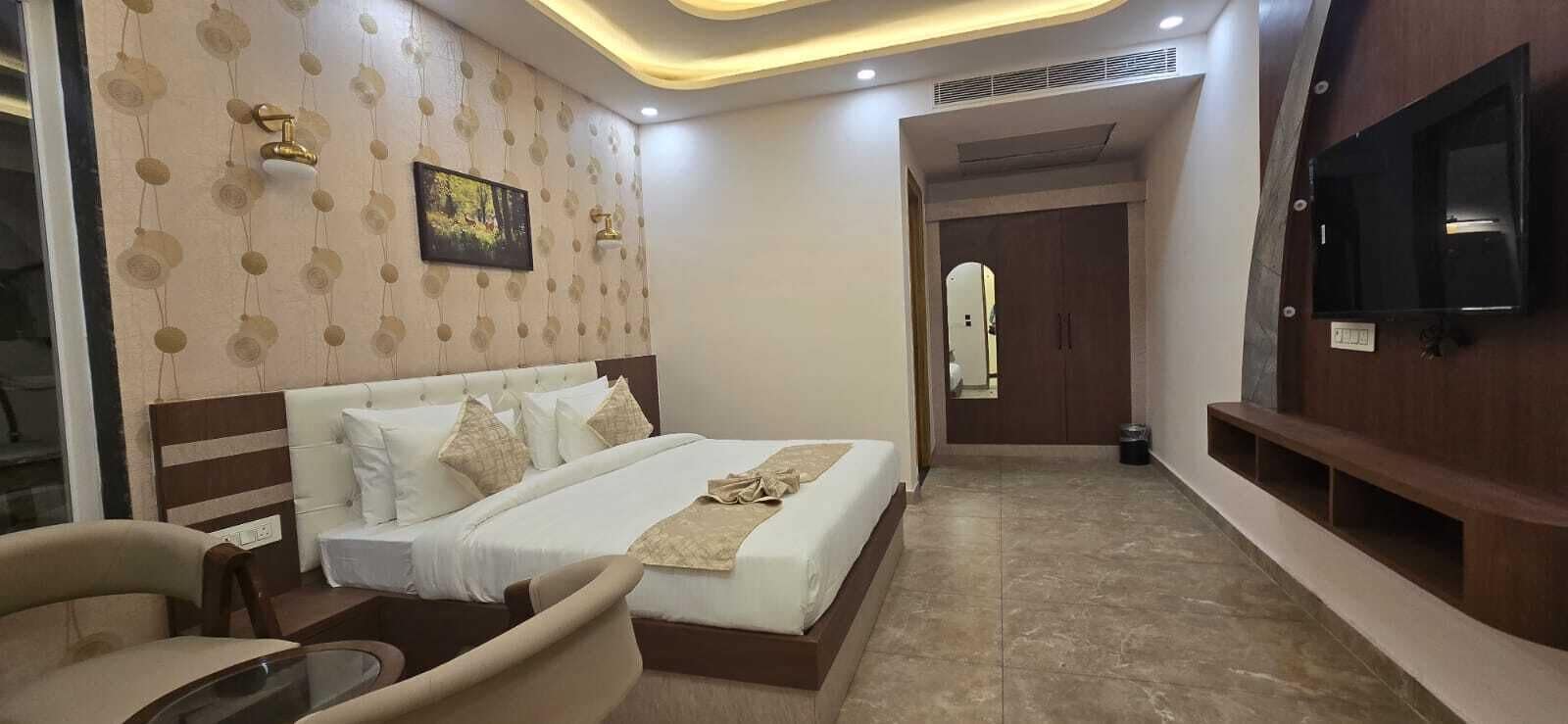 Superior Double Room, Balcony | Premium bedding, down comforters, memory foam beds, minibar