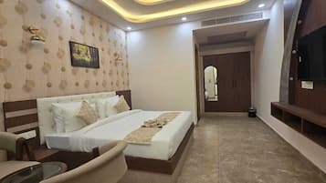 Superior Double Room, Balcony | Premium bedding, down comforters, memory foam beds, minibar
