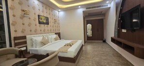 スーペリア ダブルルーム バルコニー | デスク、ノートパソコン用作業スペース、アイロン / アイロ��ン台、WiFi (無料)