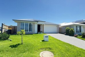 Exterior - House in Brisbane with Ensuite and Centralised A/C (Pallara)