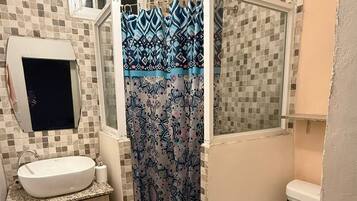 Apartment, 1 Bedroom, Smoking, Garden View | Bathroom